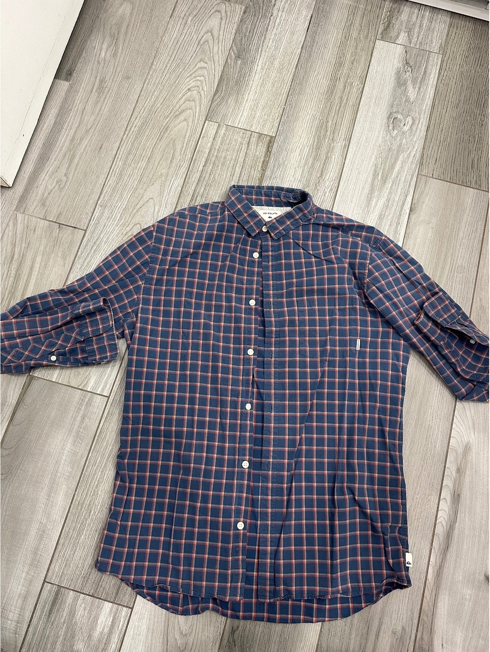 Quiksilver Modern Fit Men's Plaid Button-Up Shirt Medium